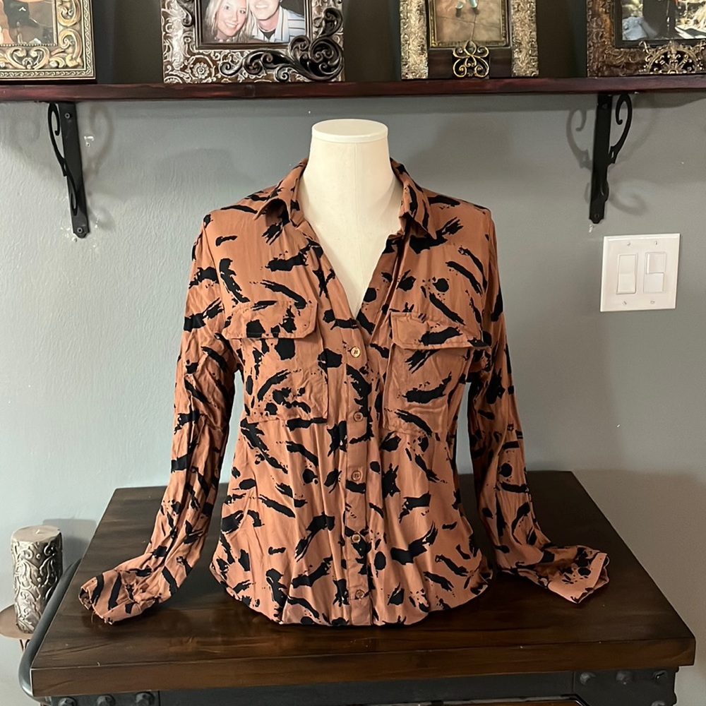 Graphic print 100% super soft rayon classic button down shirt size L